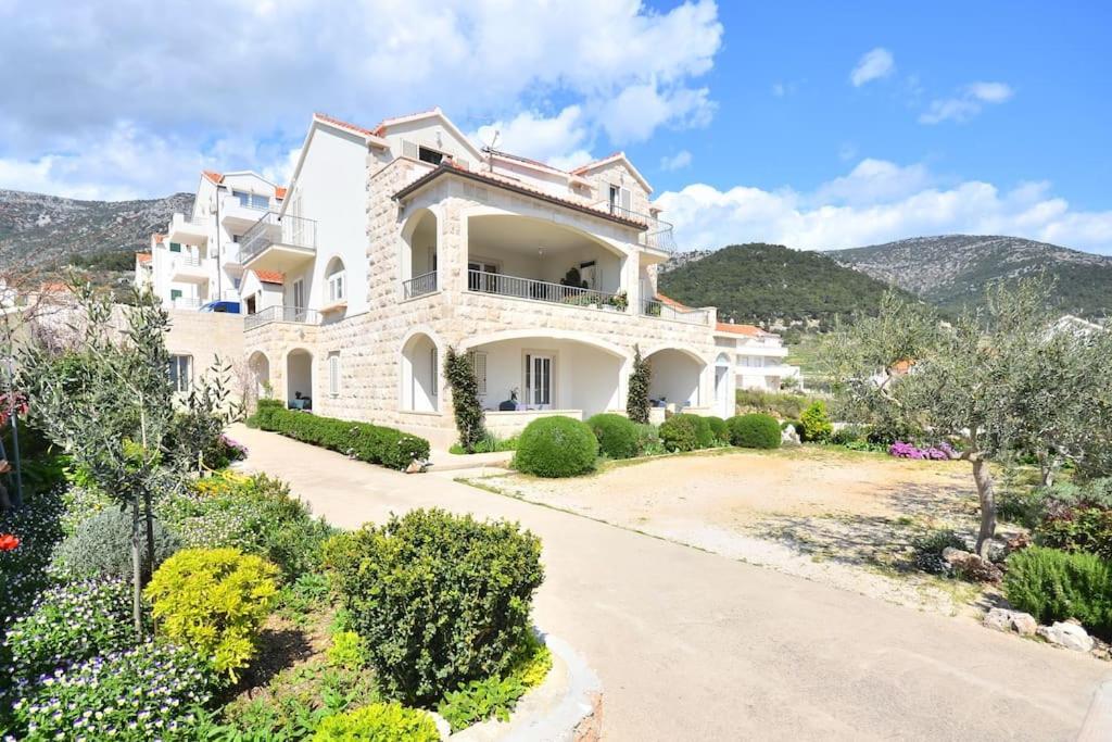 Apartments Regina Bol Ngoại thất bức ảnh